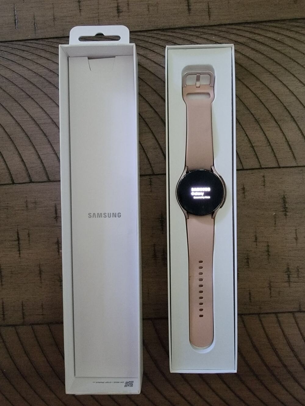 Samsung Galaxy Watch 4 40mm GPS Bluetooth with Sport Band- Pink Gold